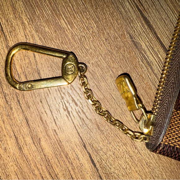 LOUIS VUITTON KEY POUCH - Picture 4 of 4